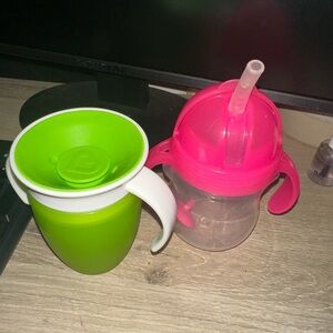 Munchkins set of 2 sippy cups